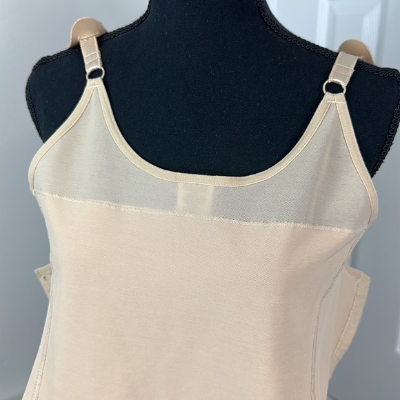 Tan color bodysuit undergarment SHAPEWEAR size M - Picture 3 of 6